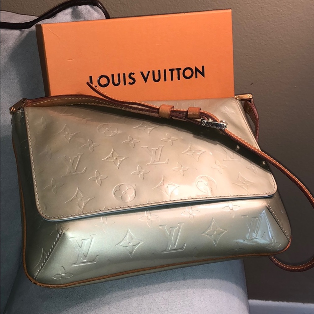 LOUIS VUITTON Thompson Street Shoulder Bag Vernis